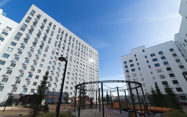 Na 16 Etazhe s Zavorazhivayuschimi Zakatami Apartments