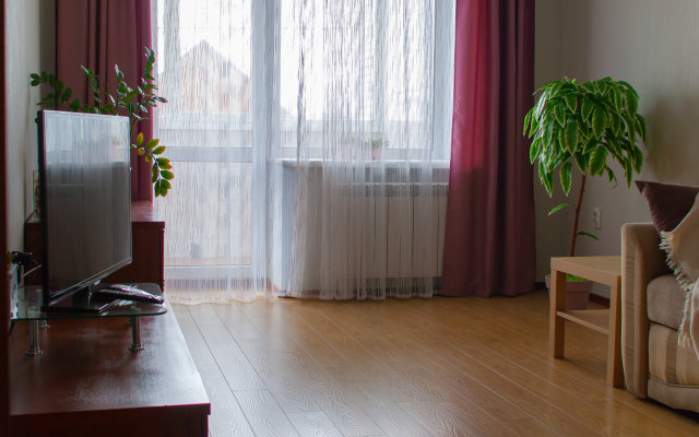 2-Kh Komnatnaya  V Tikhom Tsentre  Flat