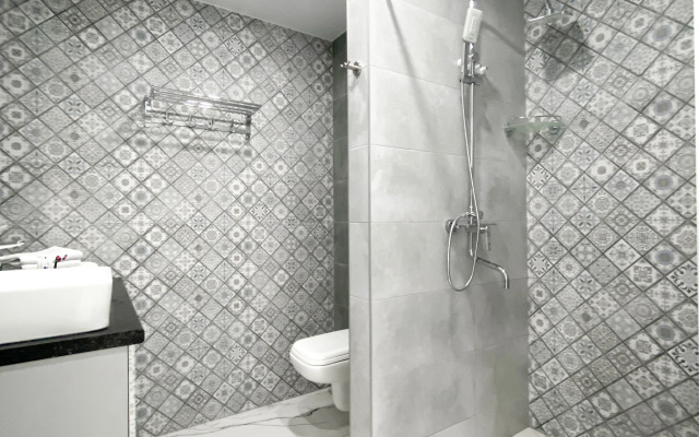 Апартаменты студия 30 кв.м. с двуспальным диваном и балконом 6 этаж