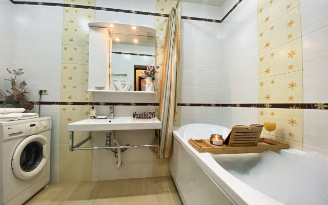 Stilnaya Kvartira Vozle Komsomolskogo Parka By Sutki26 Apartments