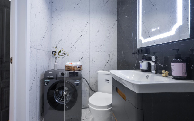 KeyGo #0149 2 Bedroom Design near Saryan Street Apartments