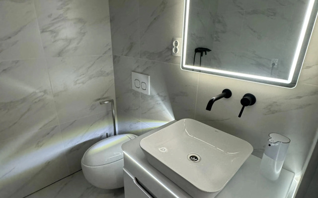 49m2 Na Beregu So Svoyej Terrasoy Flat