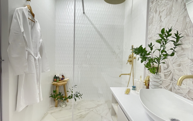 Vyshe Vsekh Flat