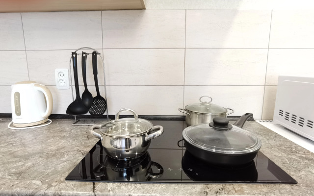 Квартира Студия на Хрустальной с Двухспальной Кроватью