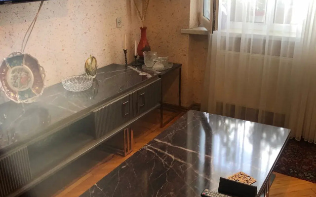 Flat Kvartira na 5-om etazhe v tsentre Baku