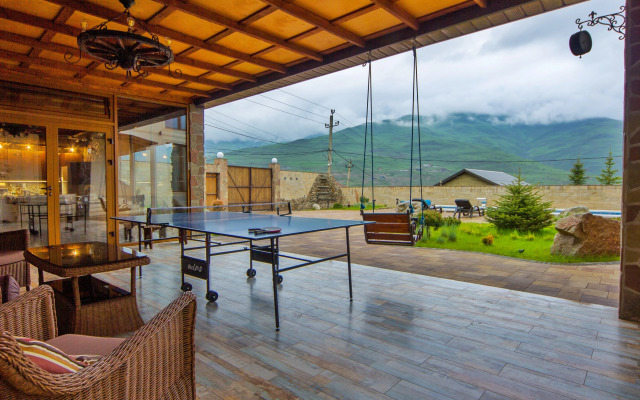 Частный Дом в Горах с Бассейном