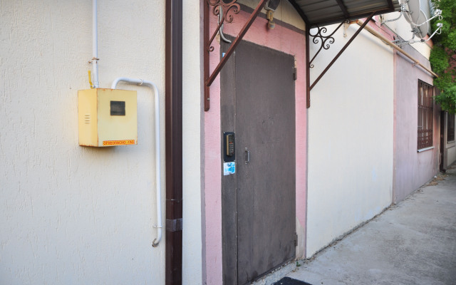 Апартаменты Трехкомнатная квартира на ул. Колхозной 112