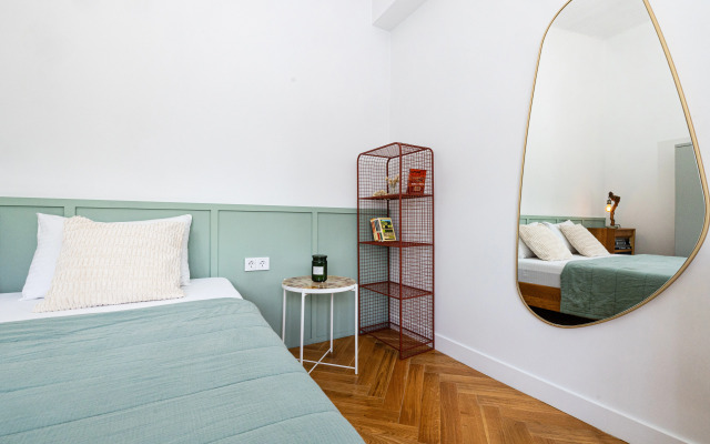 Dvukhurovnevaya S Vidom Na Gory Flat