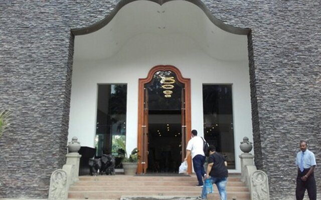 Отель Royal Kandyan
