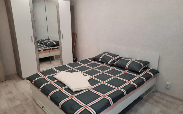 V Tsentre Goroda "9 Aprelya" Flat