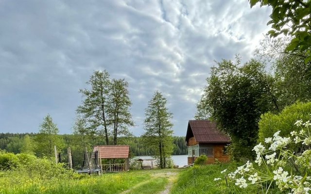 Chastnyij Dom Kottedzh Na Ozere Utinoe