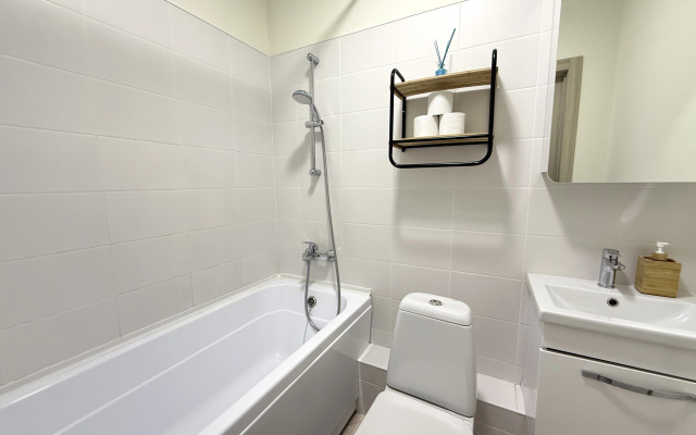 Апартаменты Элитные на берегу реки Тура с видом на Мост Влюбленных