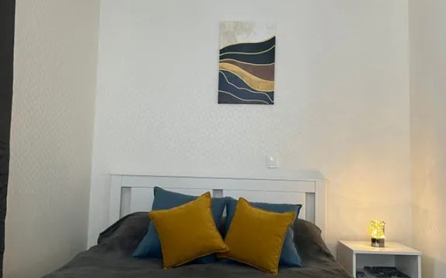 Komfortnaya studiya ryadom so sklonom Flat