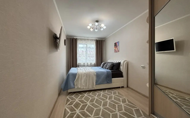 2-Kom Sakhalinskaya 19-12 Flat