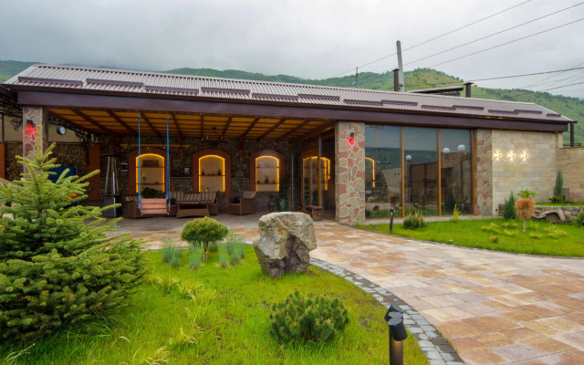 Частный Дом в Горах с Бассейном