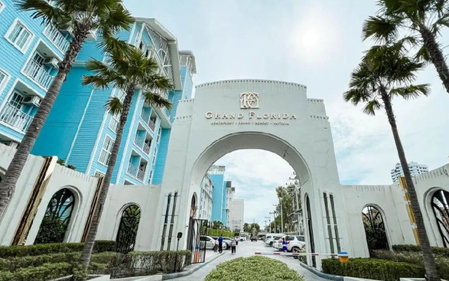 Grand Florida Beachfront Apartments