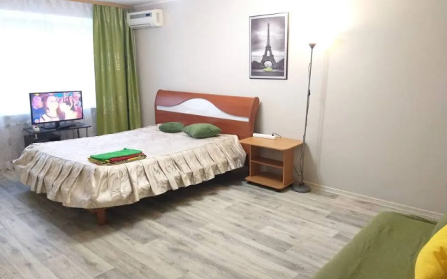 V Tsentre Goroda V Shagovoy Pl. Lenina Flat