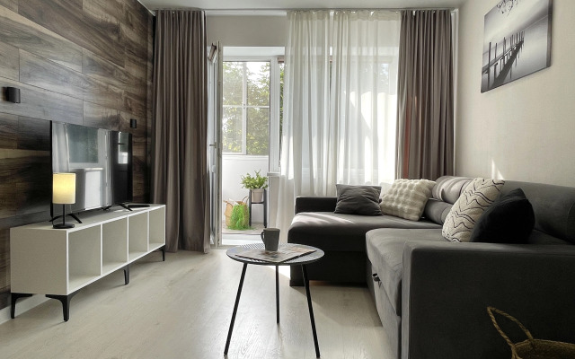 Na Novoluchanskoy Vozle Kremlya Flat