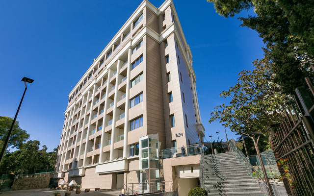Sky Plaza Apartments