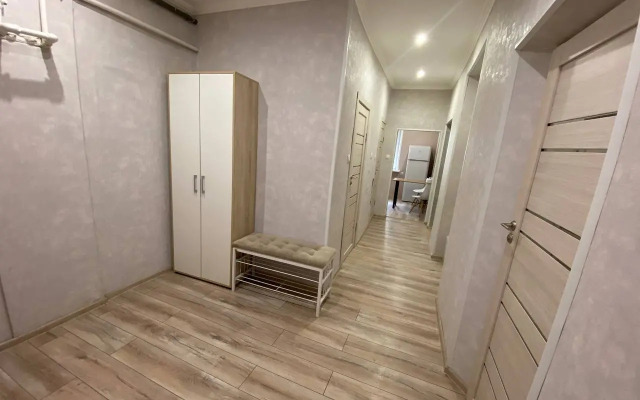 Shikarnaya Dvukhkomnatnaya V Tsentre 6 Spalnykh Flat