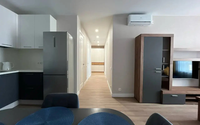 Trekhkomnatnaya na Shesterykh s Konditsionerom Flat