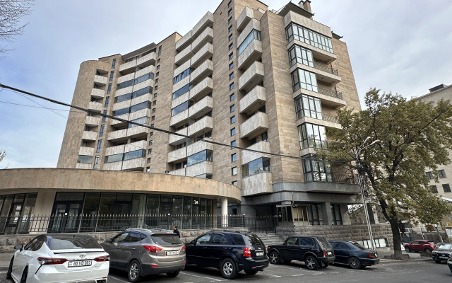 2-K v Novostroyke, Ulitsa Derenika Demirchyana, De140 Flat