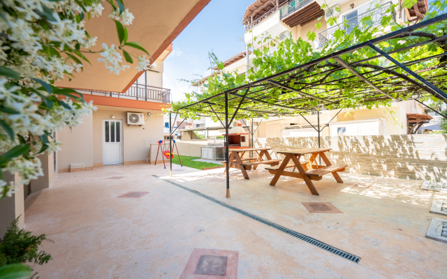 Milonas House Apartments