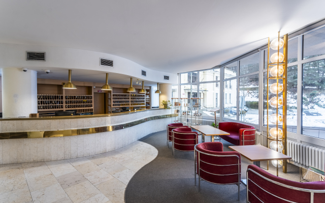 Complex Curie Hotel