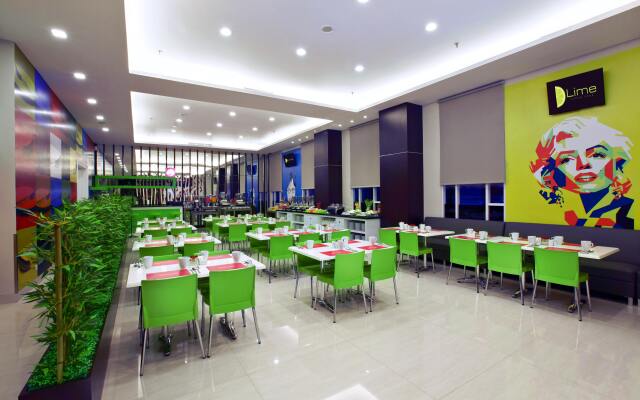 Отель Favehotel Zainul Arifin