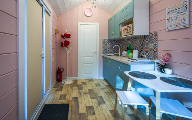 Krasny Domik V Lesu Na Zhivopisnoy Ulitse Glamping