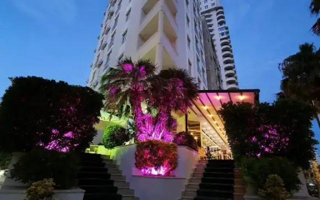 Arvi Hotel