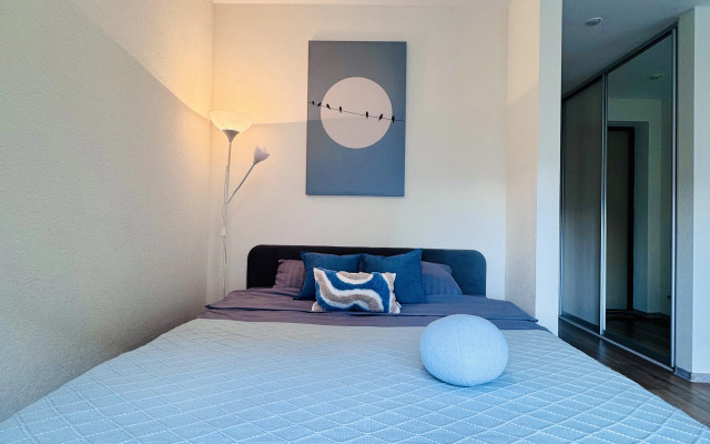 Квартира Шикарная Студия с Французским Балконом в Сердце Европейского