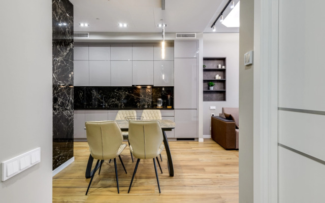 38th Floor, Stylish Apartment with Private Park