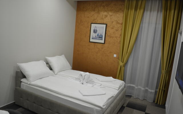 River Hotel