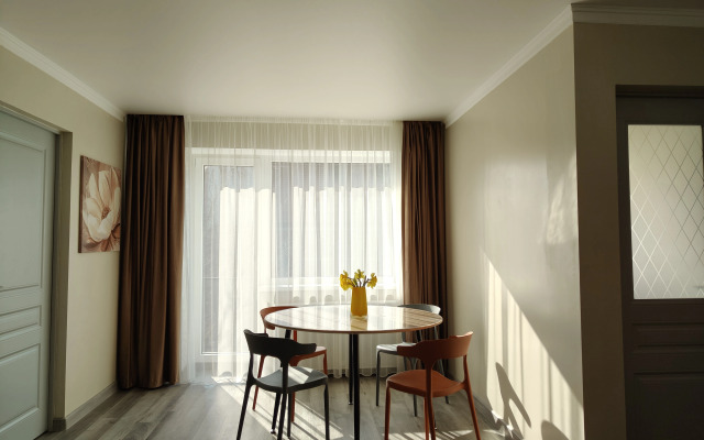 Квартира Стильная с Видом на Кирху Святого Семейства