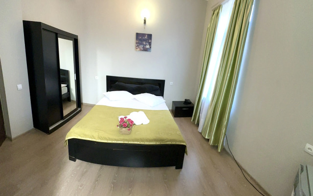 Qeroli old town Hotel