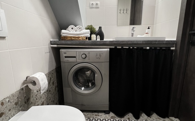 U Metro Nagornaya Flat