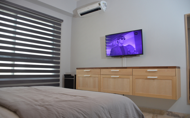 Business Gym and Pool Apartments