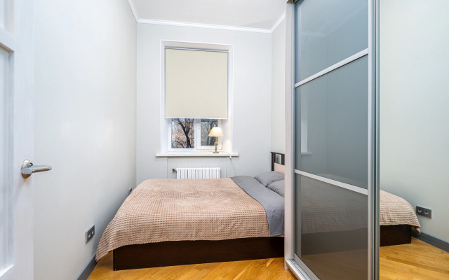 Апартаменты на Моисеенко 4