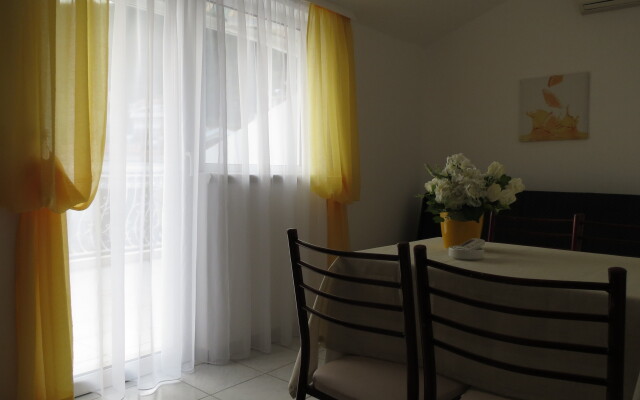 More 1/3 Apartments