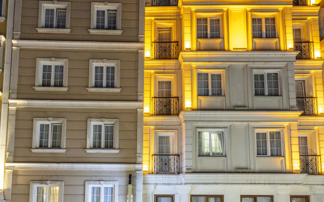 Raymond Old City Hotel