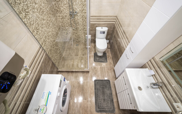 Квартира светлая студия с видом на море и балконом с бассейном на территории