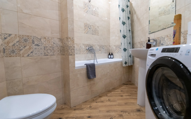 V tsentralnom rayone na troikh Apartments