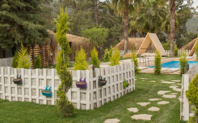 The Hill Glamping Bungalow