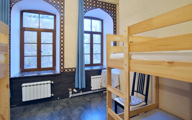 Saratsin Hostel Na Bolshoy Krasnoy