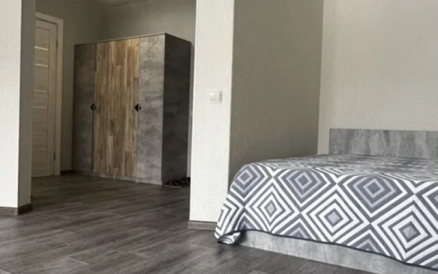 Квартира Жилье в Котором Жил Бы Сам (82-13)