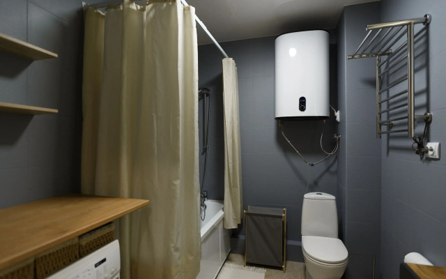 Prostornaya I Svetlaya V Tsentre Flat