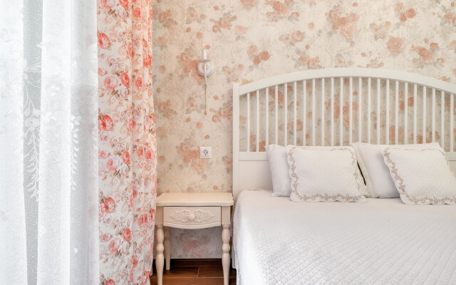 Krasivyi v stile "Provans" u morya v ZhK "Barselona Park" Apartment