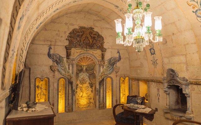 Solo Cave Suites Hotel