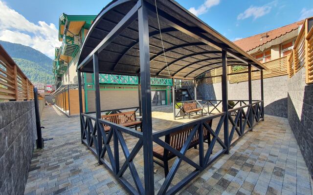 Grinberg V Tsentre Krasnoy Polyany Apartments